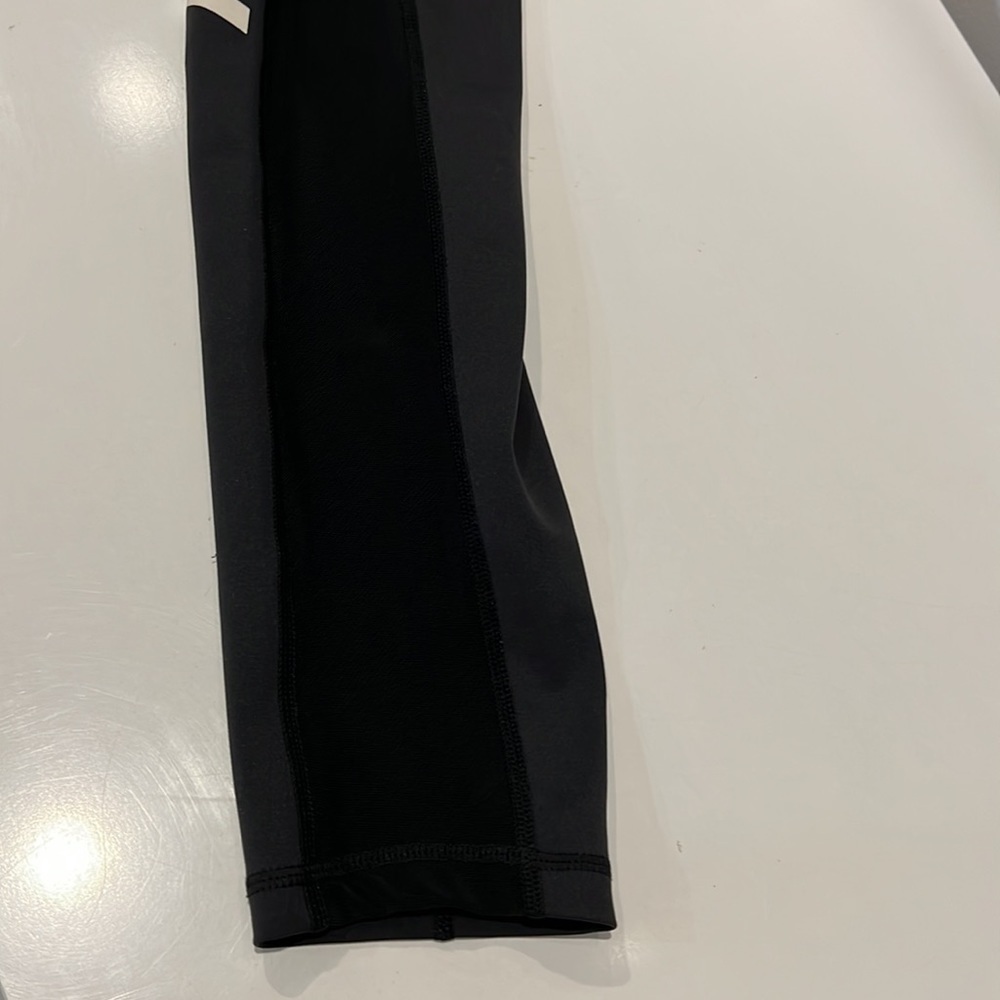 Zyia Active Black mesh Reflective Light and Tight Hi-Rise 7/8 leggings size 6-8 - Picture 13 of 14